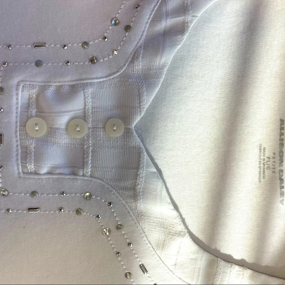 Allison Daley / sleeveless studded v-neck top - Picture 3 of 3